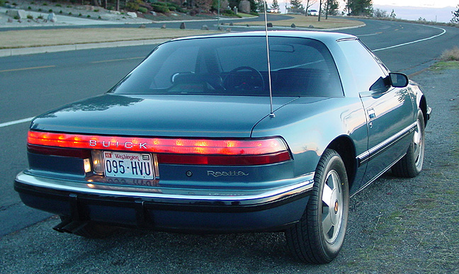 Buick Reatta: 8 фото