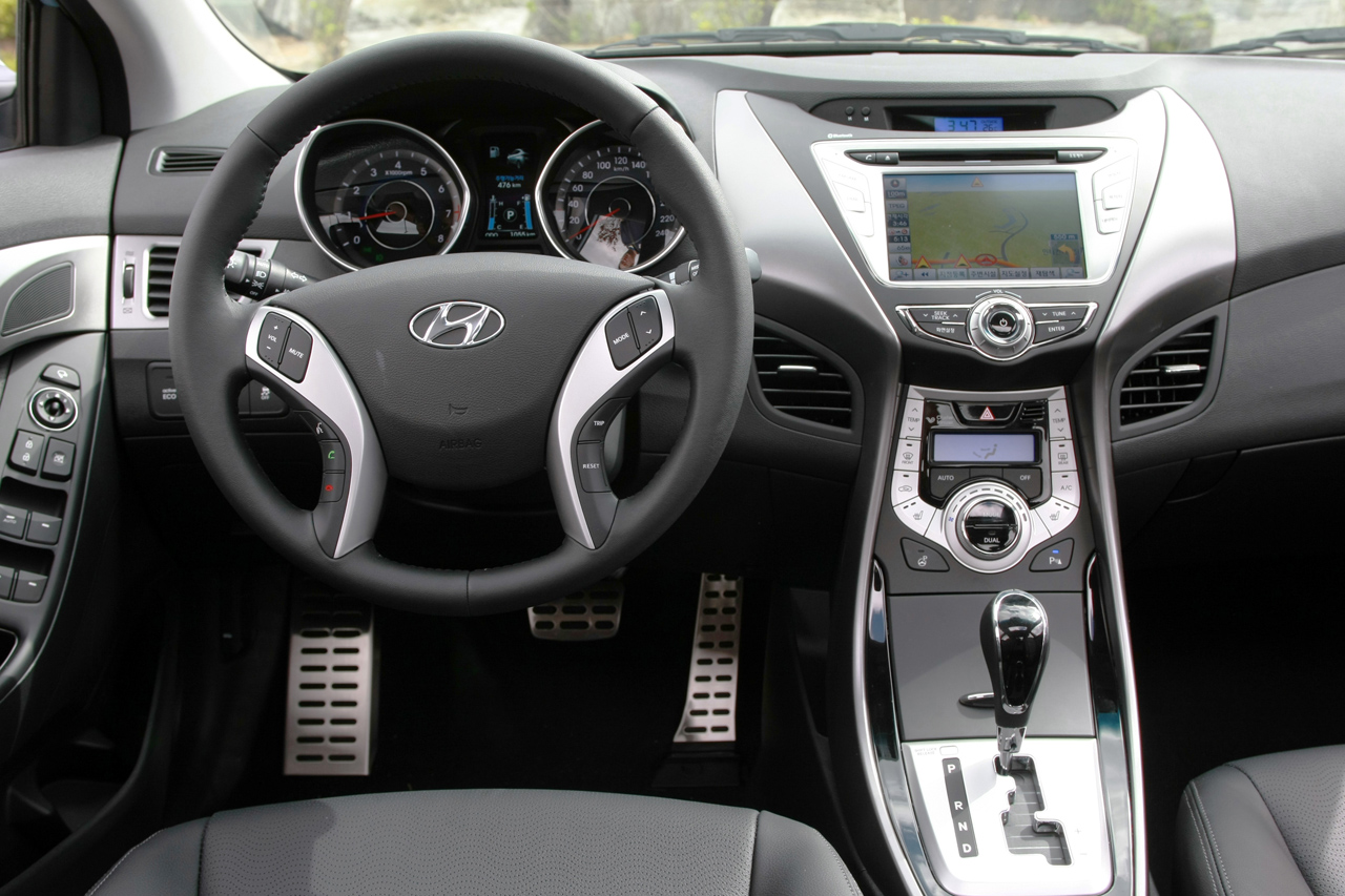 Hyundai Avante: 2 фото