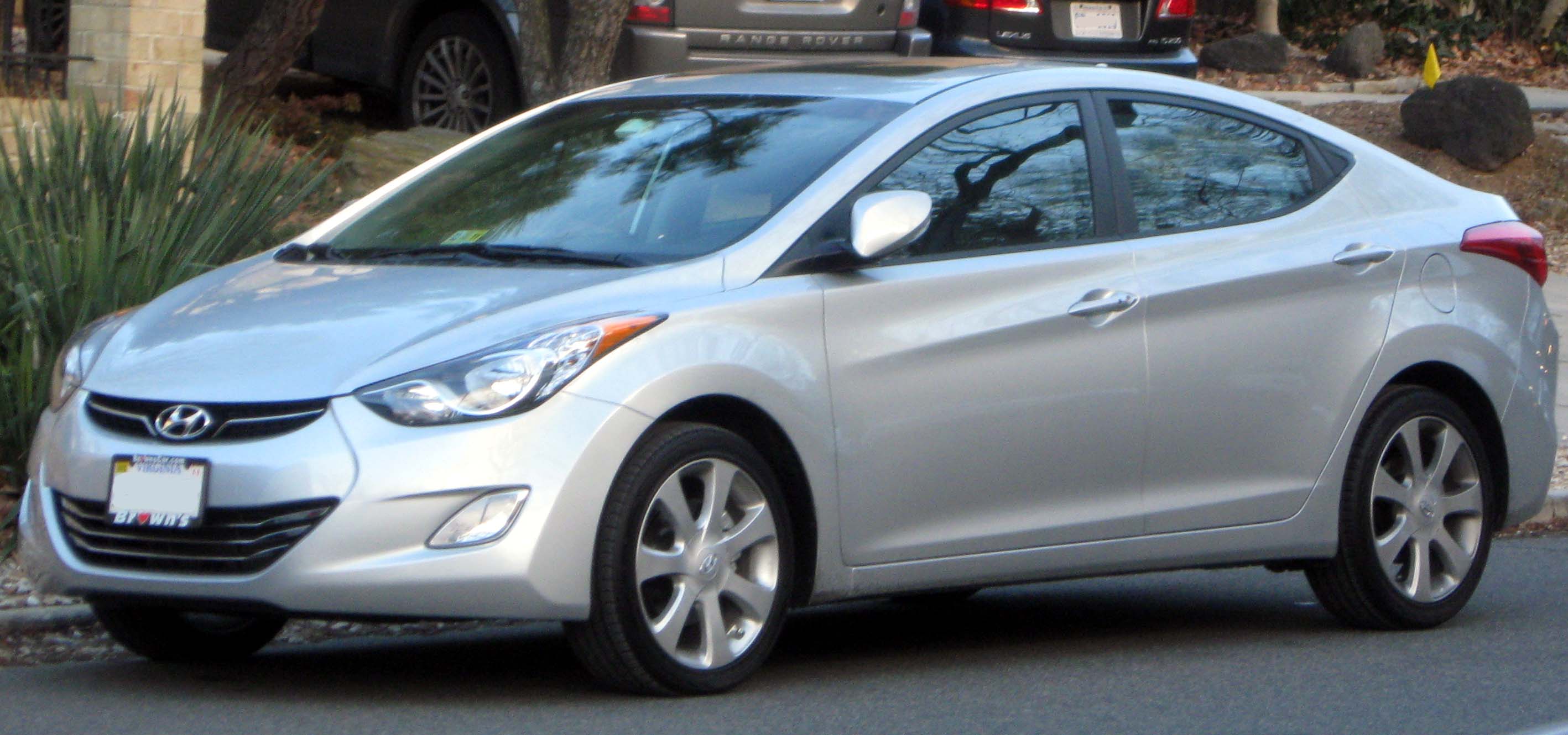 Hyundai Elantra: 2 фото