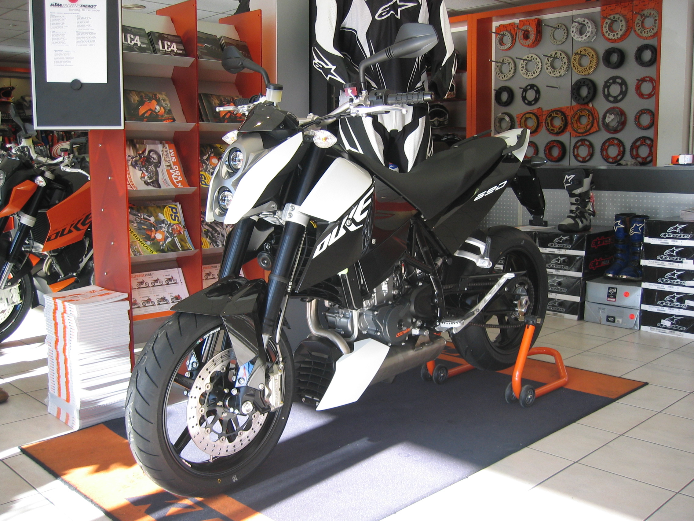 KTM 690 Duke: 1 фото