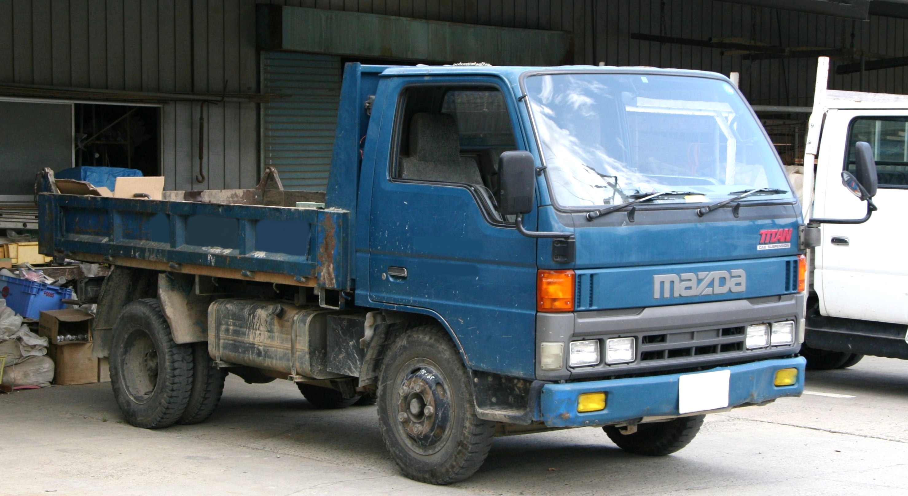 Mazda Titan: 7 фото