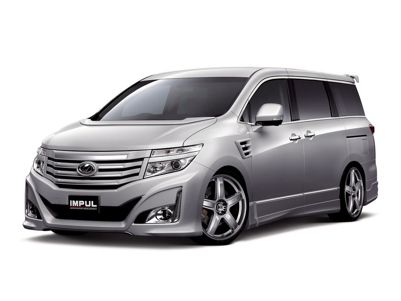 Nissan Elgrand: 5 фото