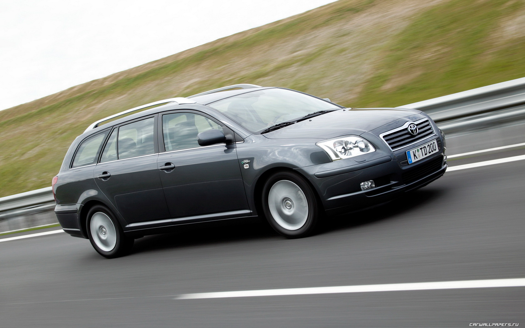 Toyota Avensis Wagon: 11 фото