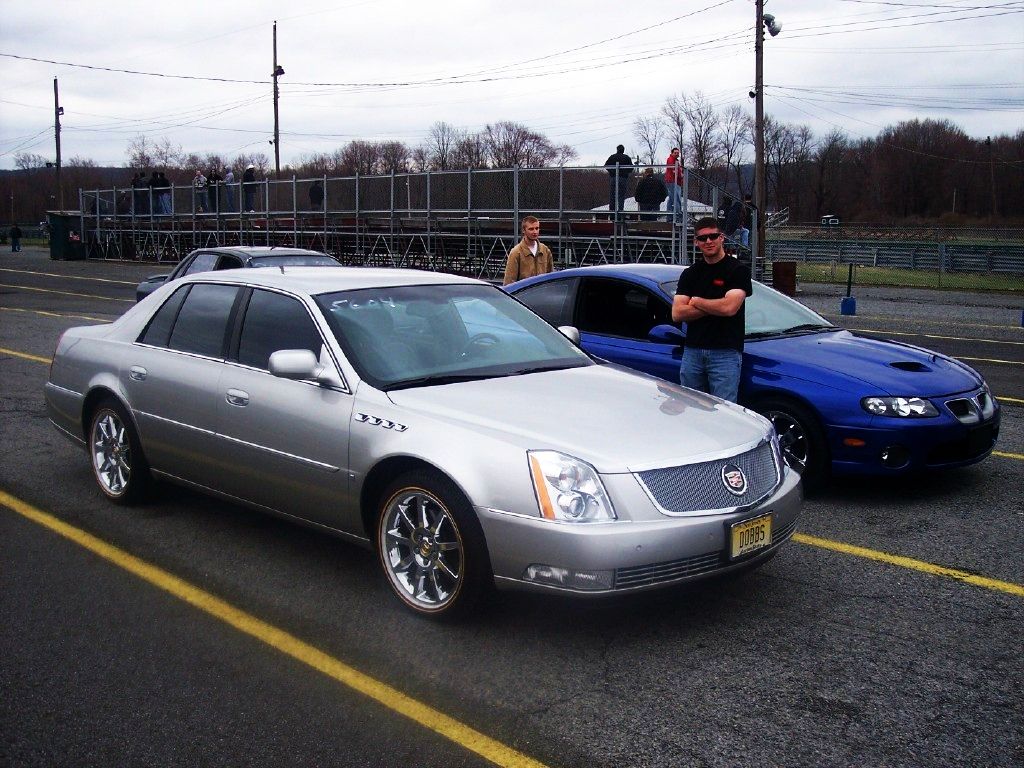 Cadillac DTS: 4 фото