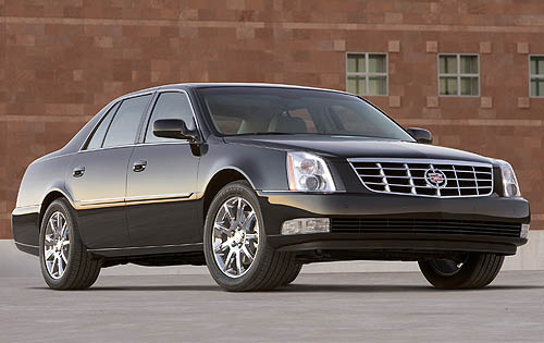 Cadillac DTS: 8 фото