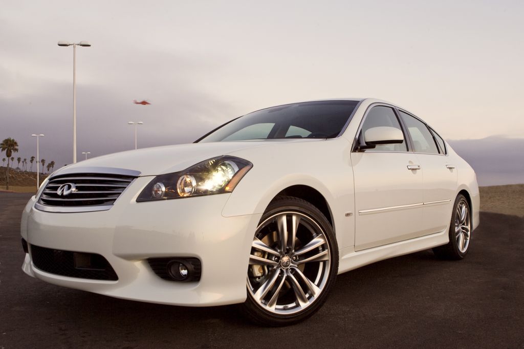 Infiniti M: 8 фото