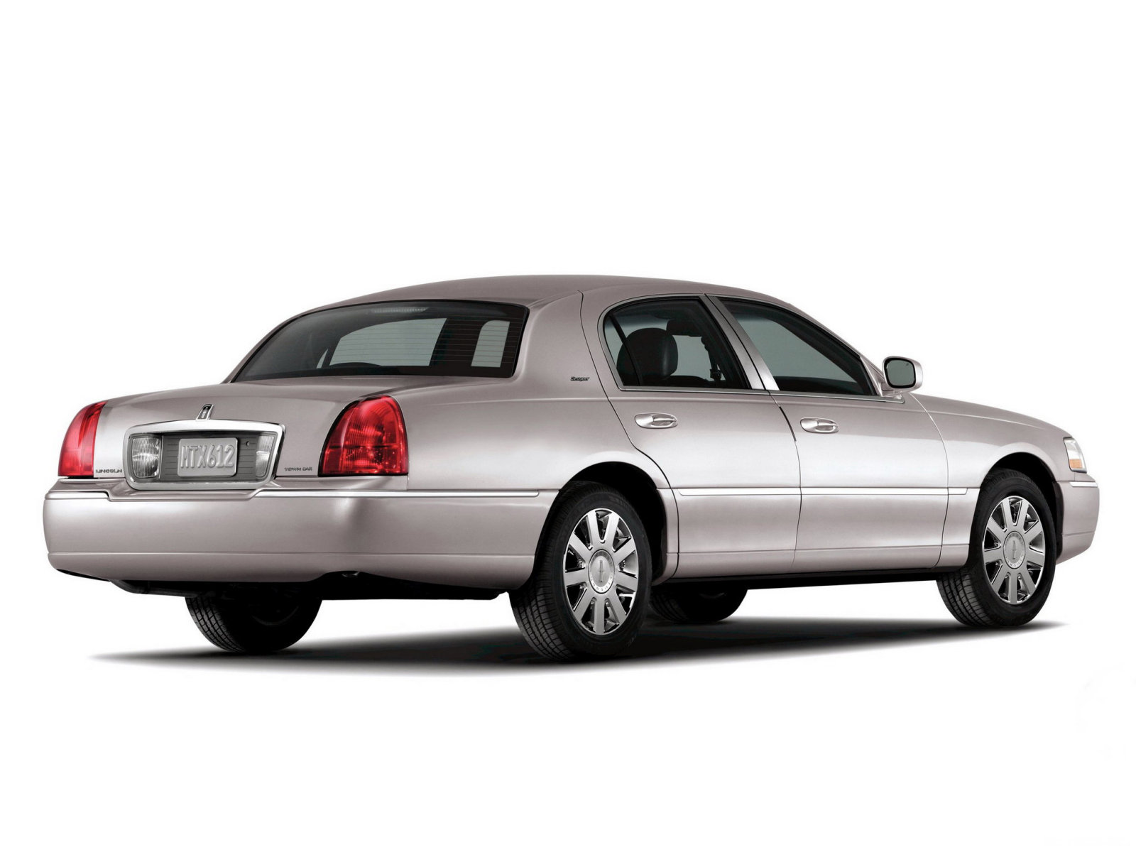 Lincoln Town Car: 7 фото