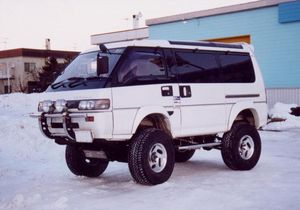 Mitsubishi Delica: 6 фото