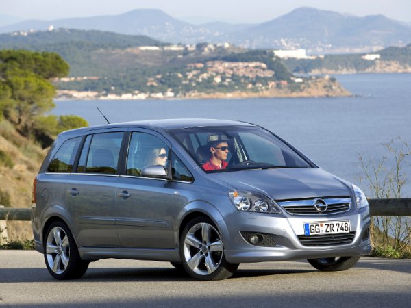 Opel Zafira B: 10 фото