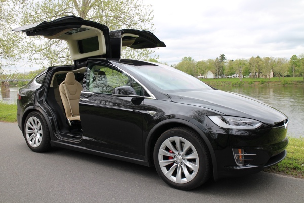 Tesla model X: цена в России, характеристики: 2 фото