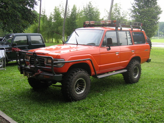 Toyota Land Cruiser 60: 11 фото