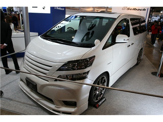 Toyota Vellfire: 10 фото