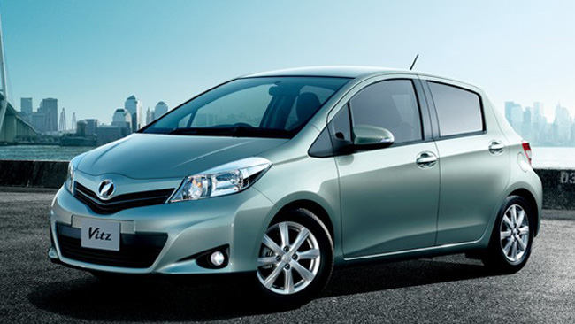 Toyota Vitz: 10 фото